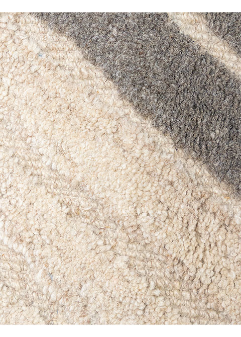 Tapete Moderno Neutro con Diseño Ondulado en Gris Oscuro - Vista alternativa