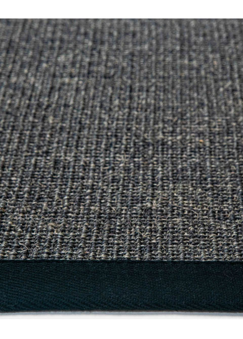 Tapete de Fibra Natural Gris Oscuro con Ribete Negro - Vista alternativa