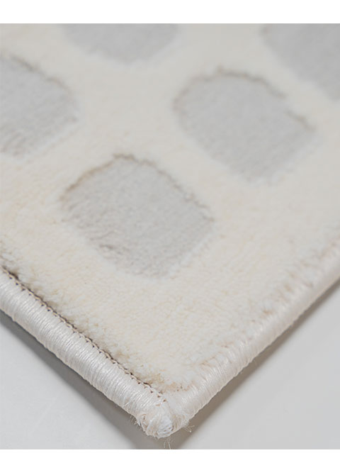 Tapete Geométrico Blanco con Cuadros Menudos en Relieve - Vista alternativa