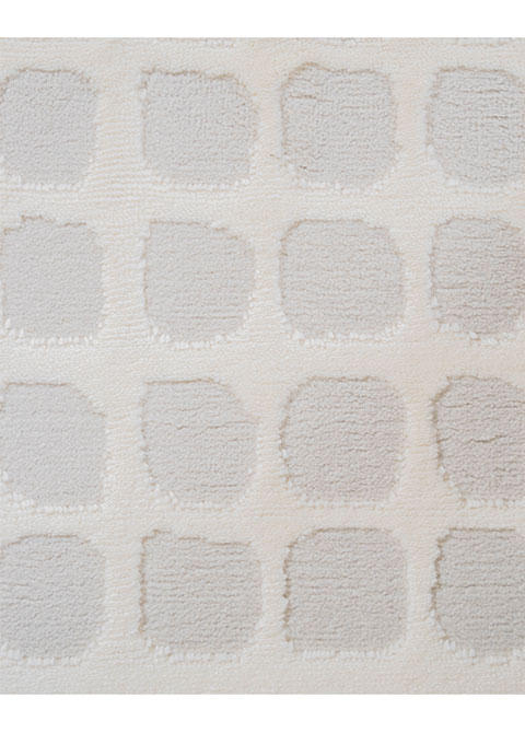 Tapete Geométrico Blanco con Cuadros Menudos en Relieve
