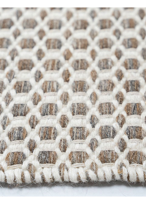 Tapete Texturizado Greige con Retícula de Rombos en Relieve