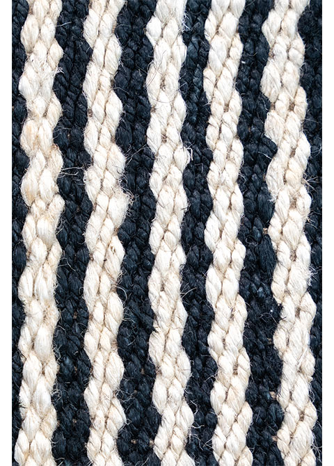 Tapete Tejido Negro con Rayas Finas en Marfil - Vista alternativa