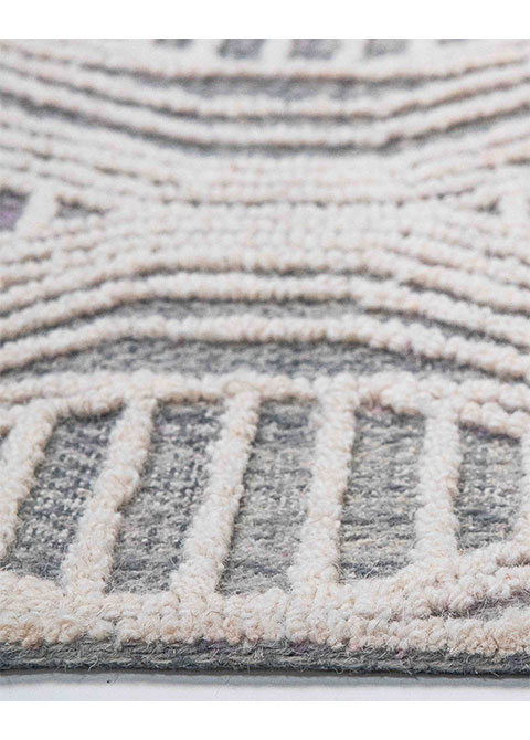 Tapete Geométrico Gris con Rombos Alargados en Relieve