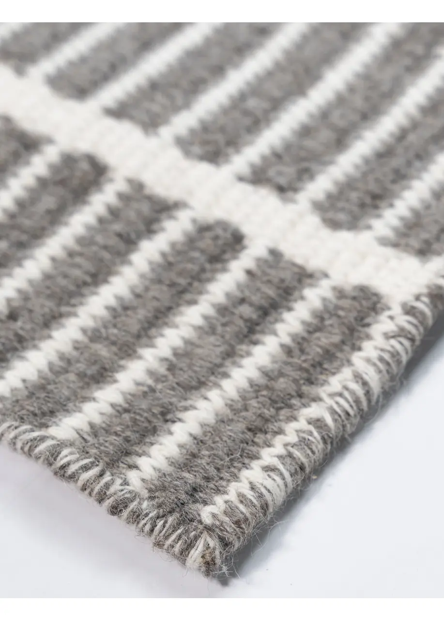 Tapete Texturizado Gris Topo con Escalerilla en Blanco