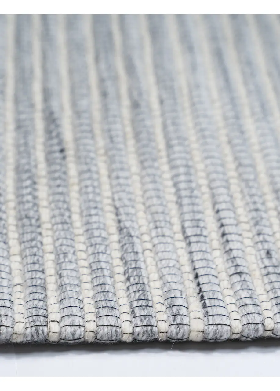 Tapete Tejido Gris Perla con Rayado Marfil y Cabeceras