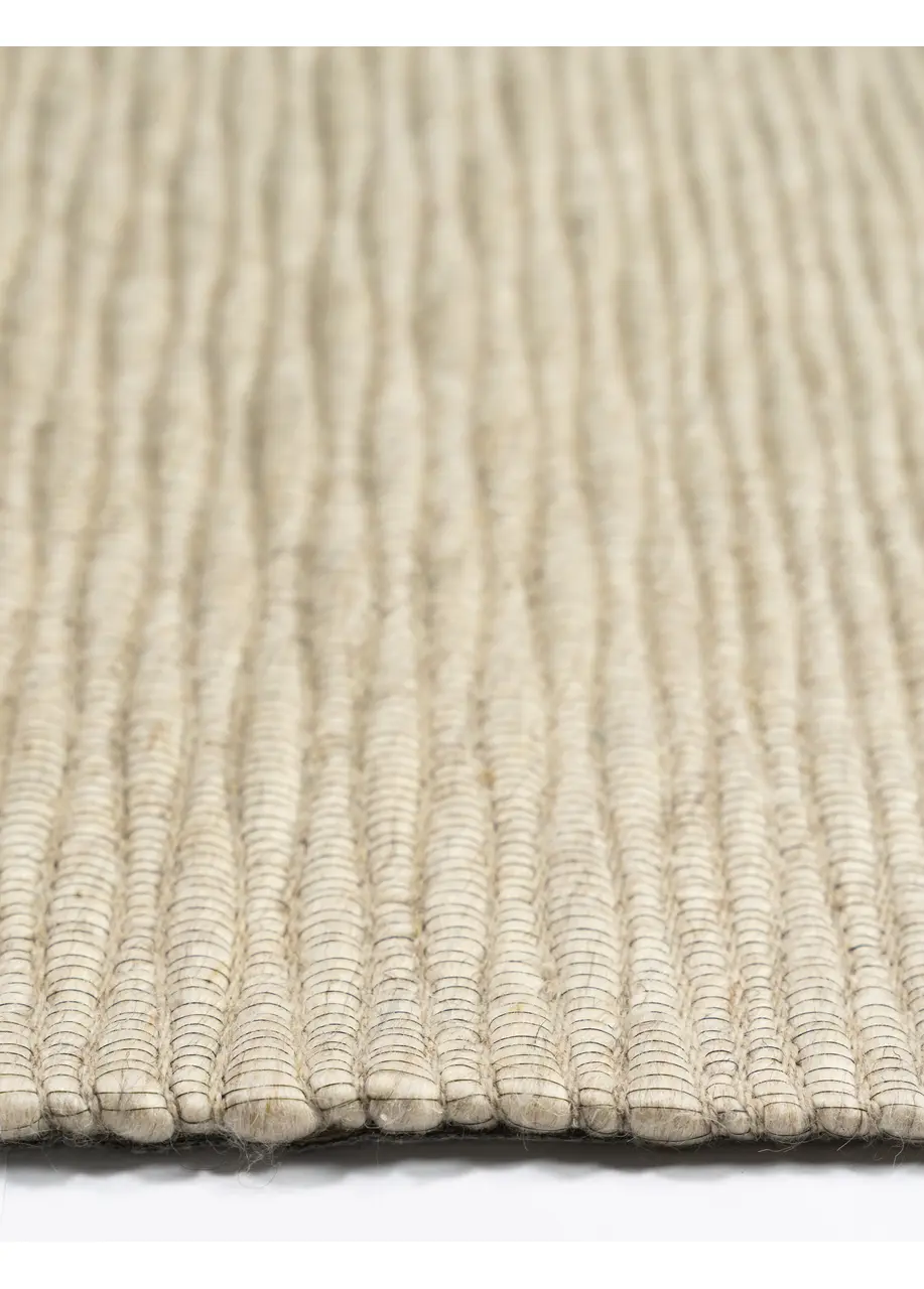 Tapete Tejido Beige con Cordones Ondulados