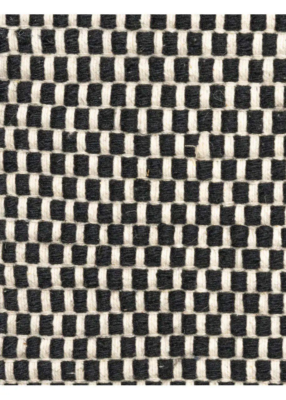 Tapete Tejido Negro con Damero en Marfil - Vista alternativa